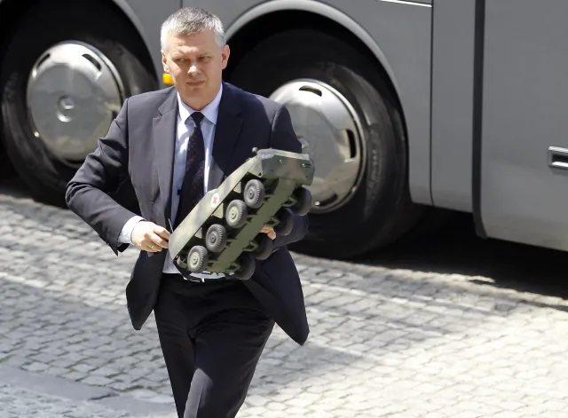 Zakłady w Mielcu prawie sprzedane. Szef MON: Przyszły nabywca jest nam dobrze zmiany