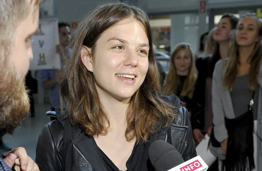 Morgane Polański śpiewa po polsku. Oj, nie poszła w mamę [WIDEO]