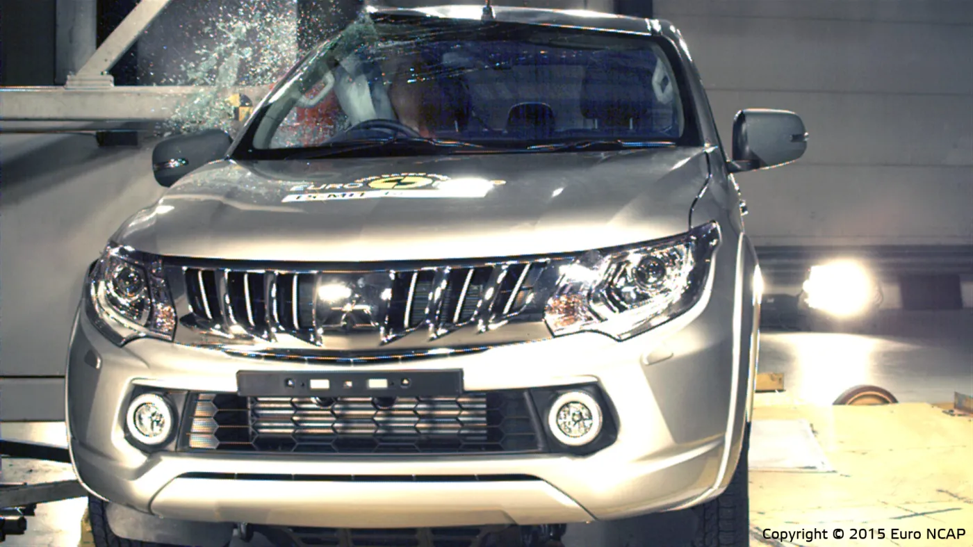 8163176-mitsubishi-l200.jpg