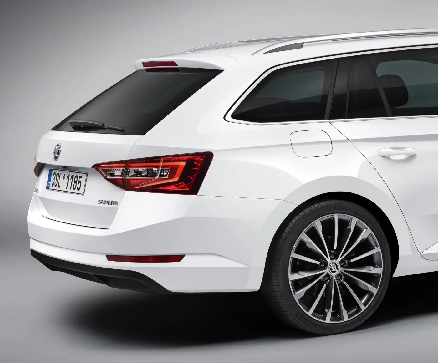 7809970-skoda-superb-kombi.jpg
