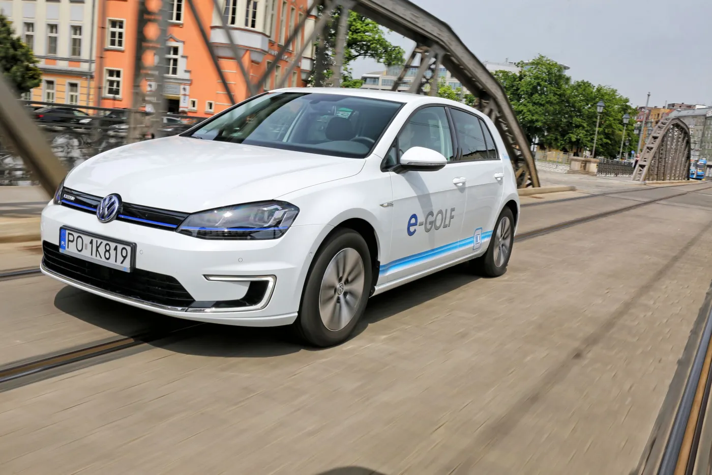 7854402-volkswagen-e-golf.jpg