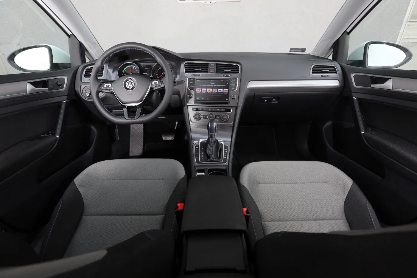7854432-volkswagen-e-golf.jpg