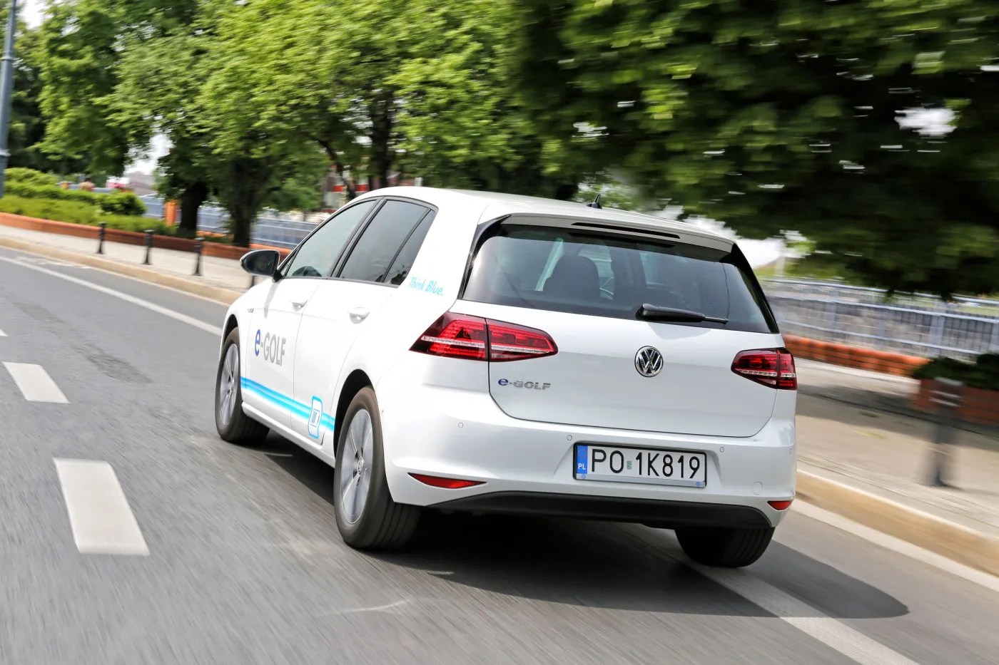 7854521-volkswagen-e-golf.jpg