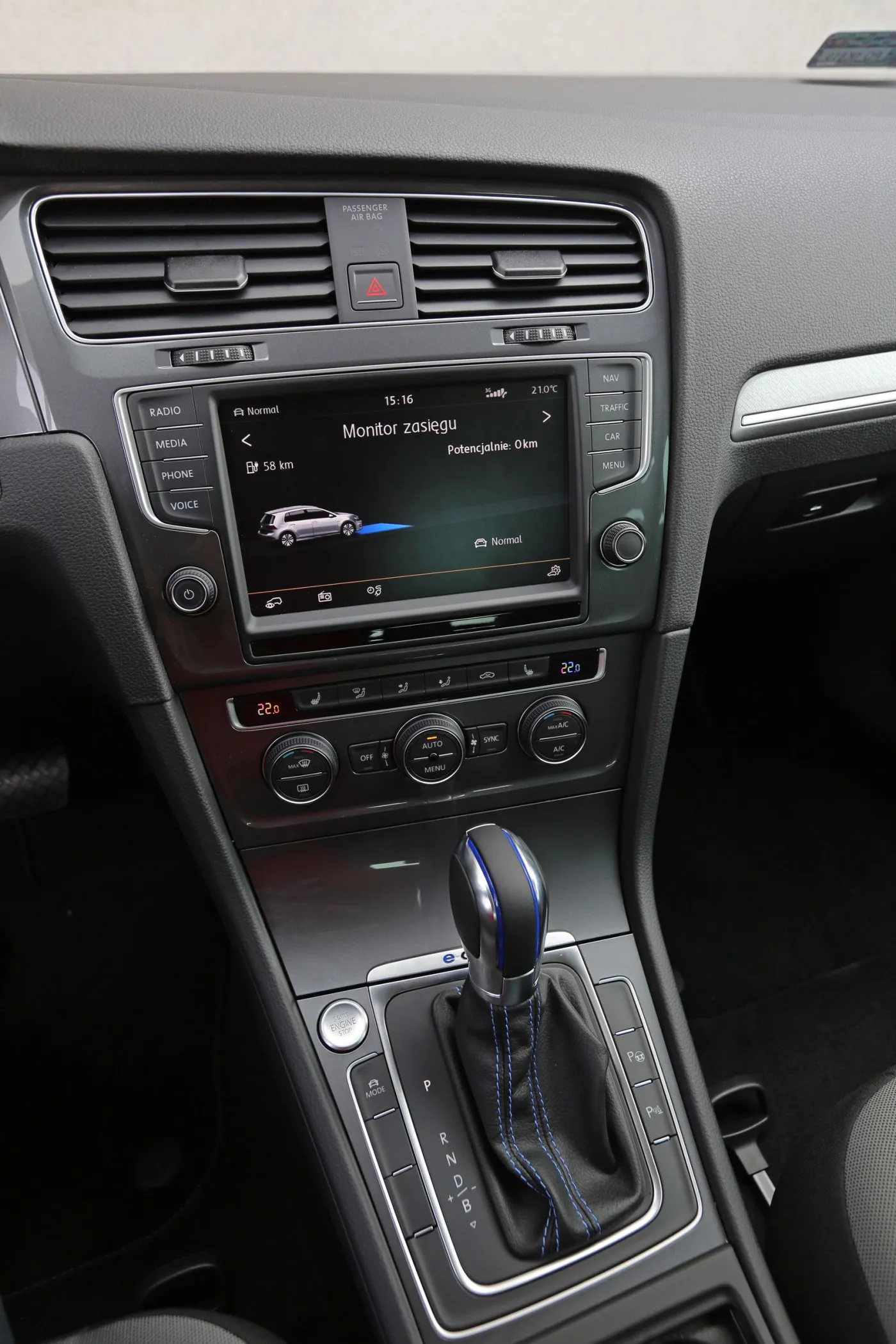 7854611-volkswagen-e-golf.jpg
