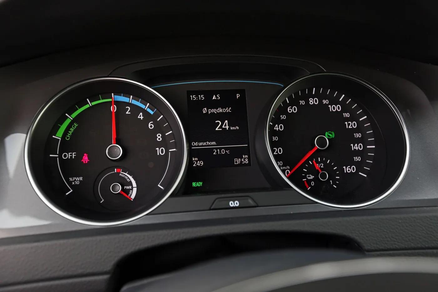 7854347-volkswagen-e-golf.jpg