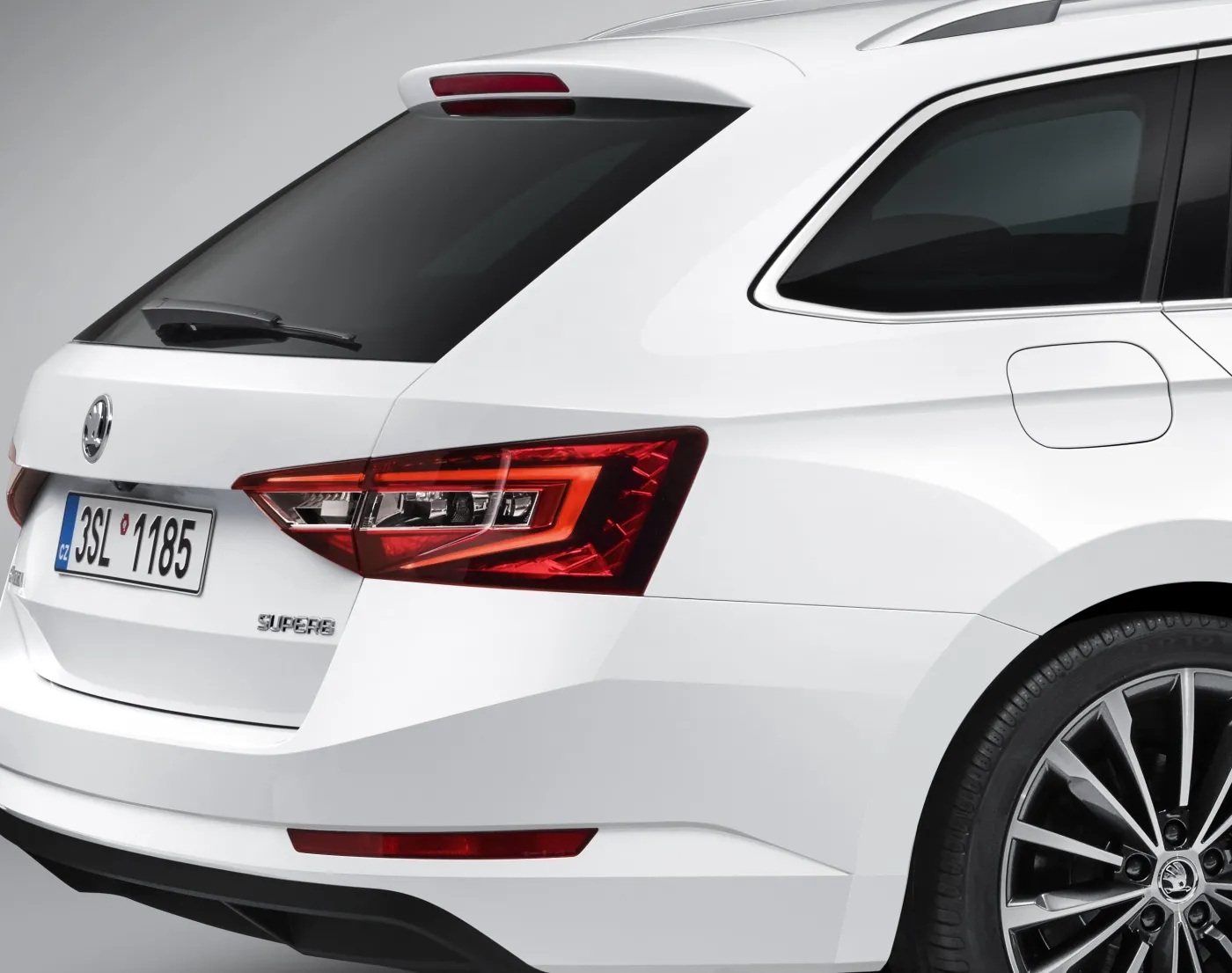 7809940-skoda-superb-kombi.jpg