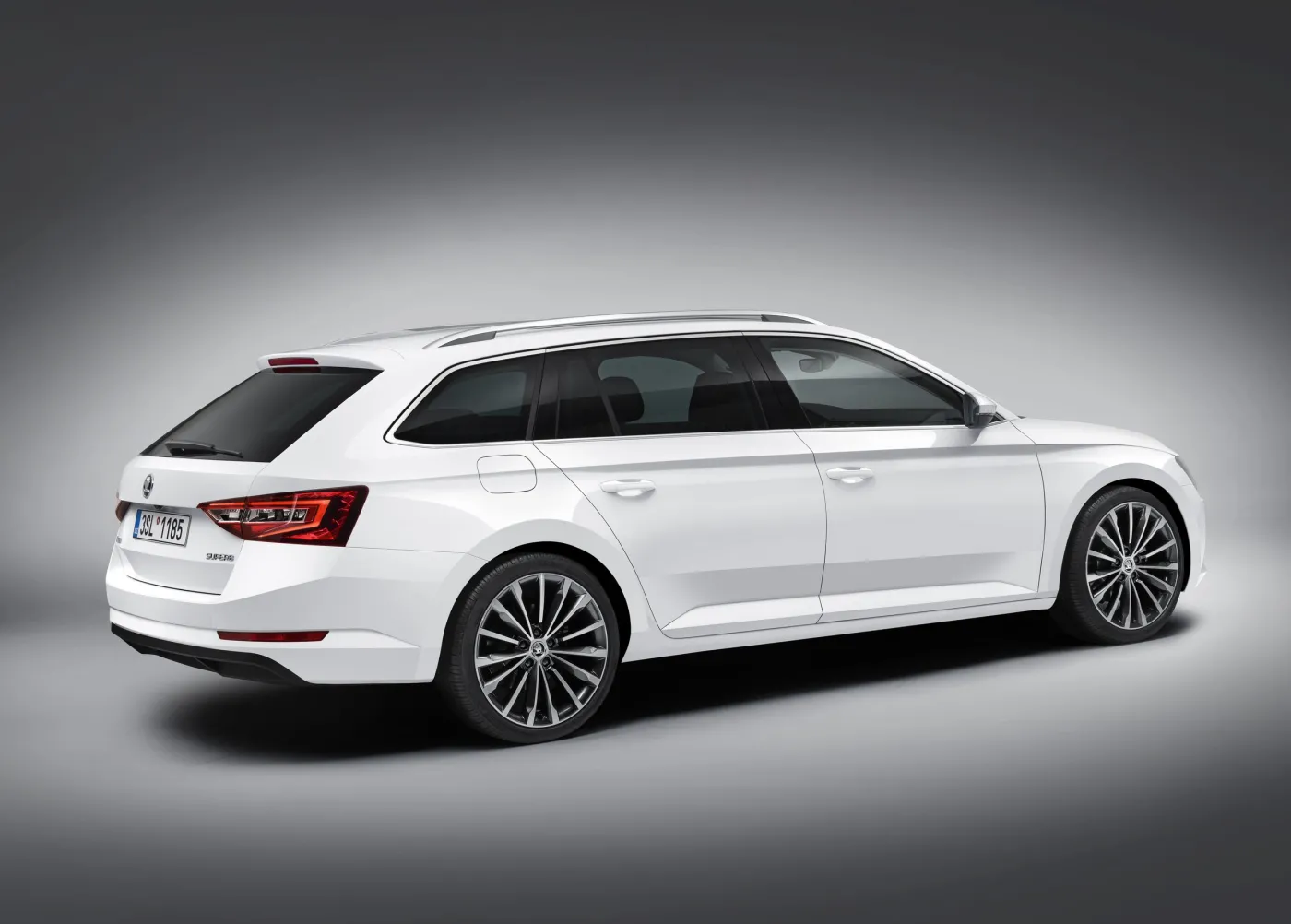 7810088-skoda-superb-kombi.jpg