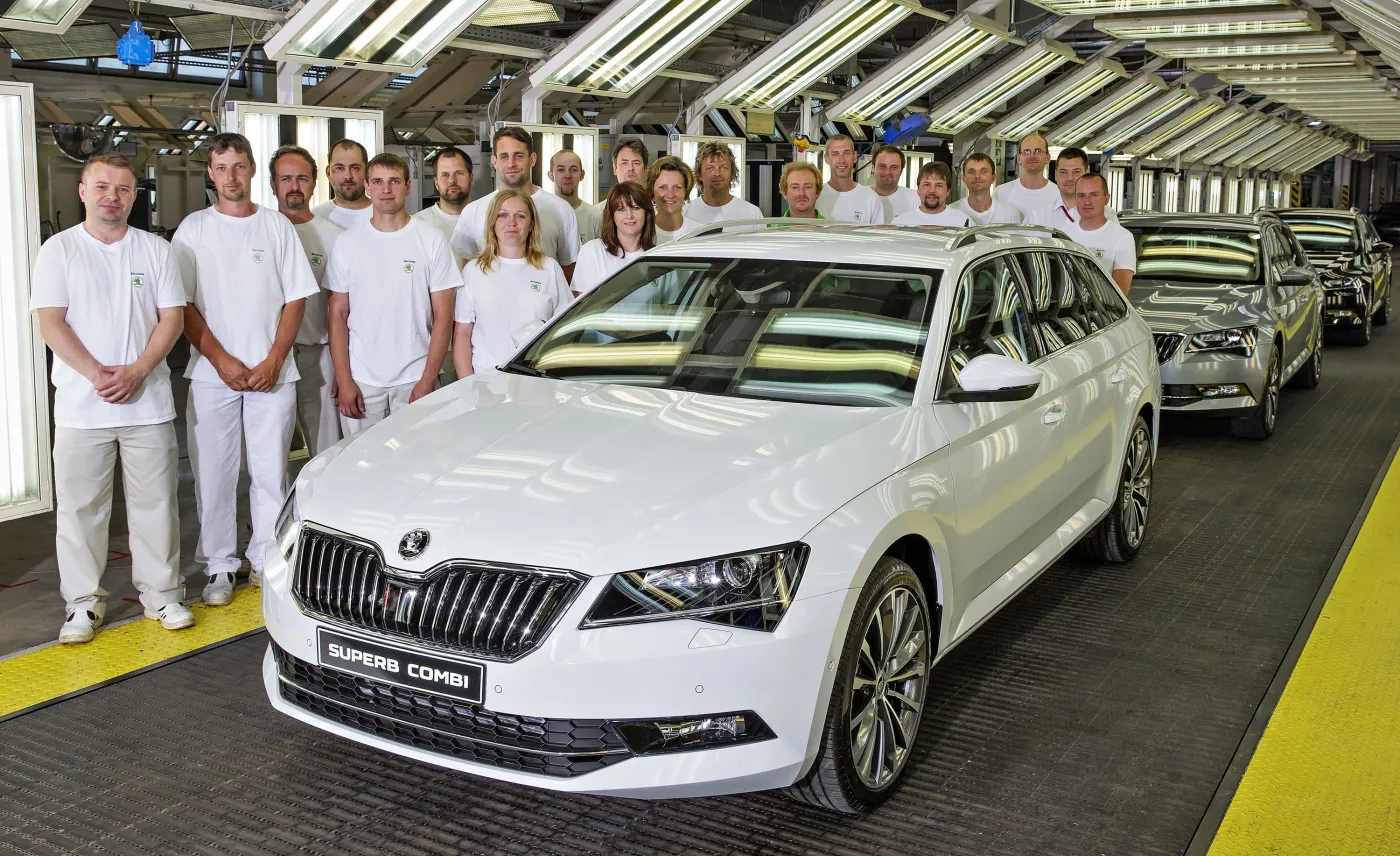 7906214-skoda-superb-kombi.jpg