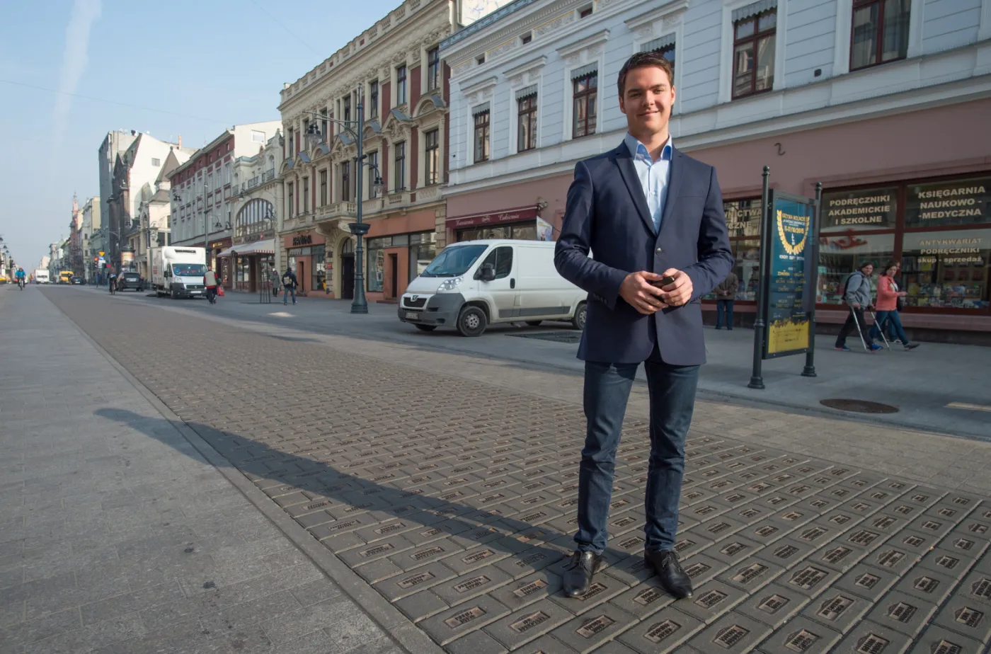 Najmłodszy poseł w nowym Sejmie. Ma tylko 22 lata [WIDEO i ZDJĘCIA]