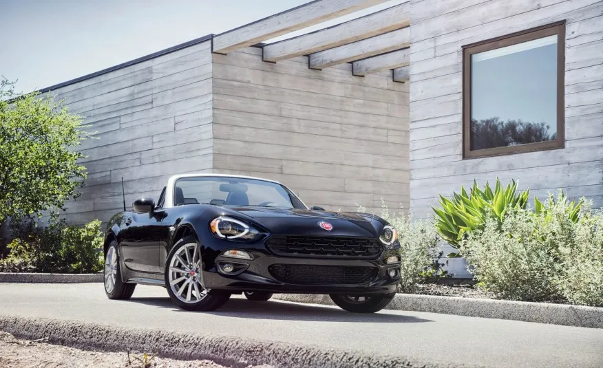 8436107-fiat-124-spider.jpg