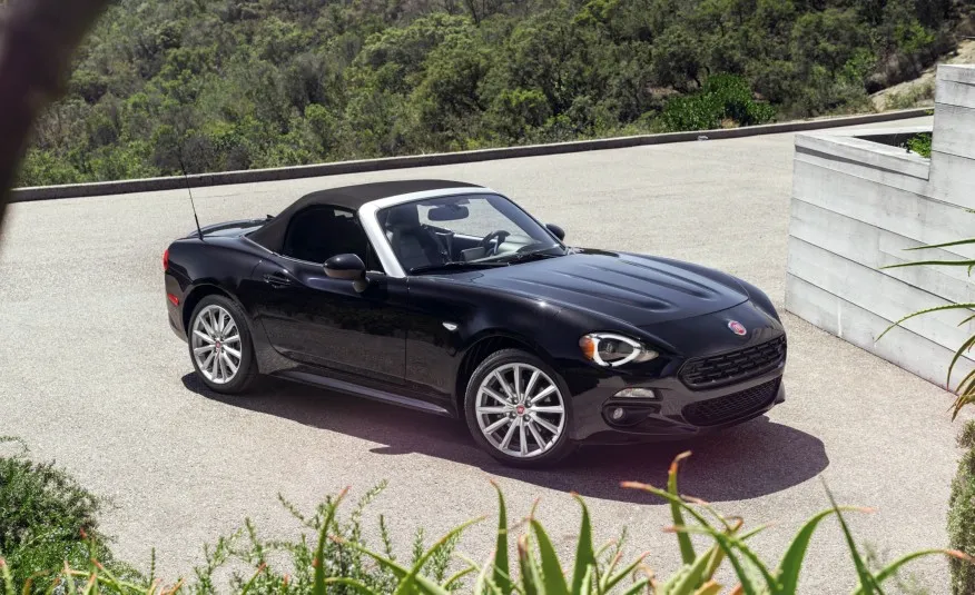 8436357-fiat-124-spider.jpg