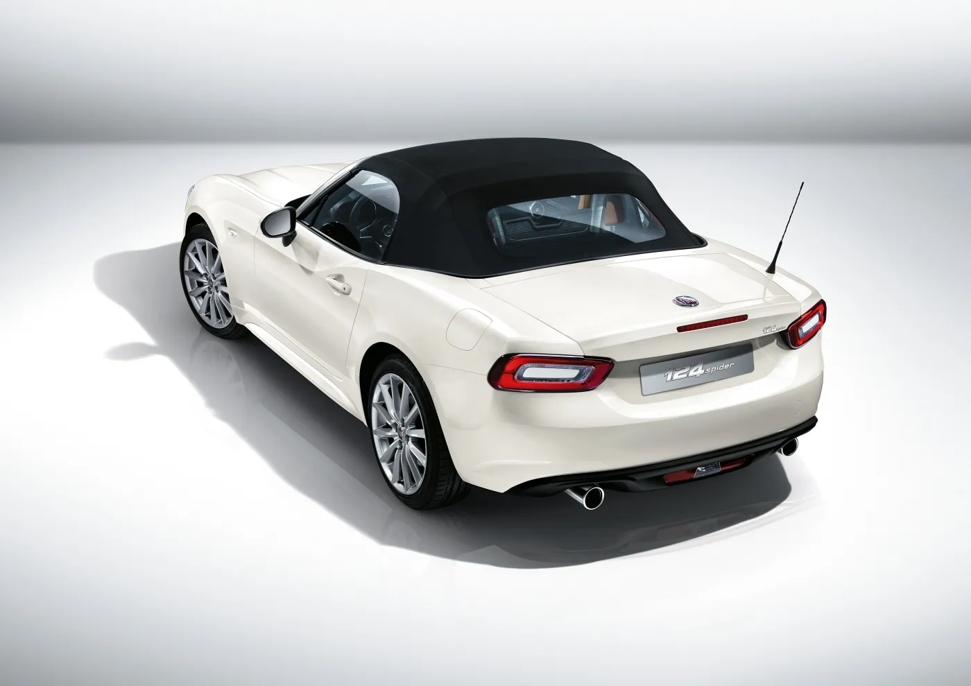 8439020-fiat-124-spider.jpg