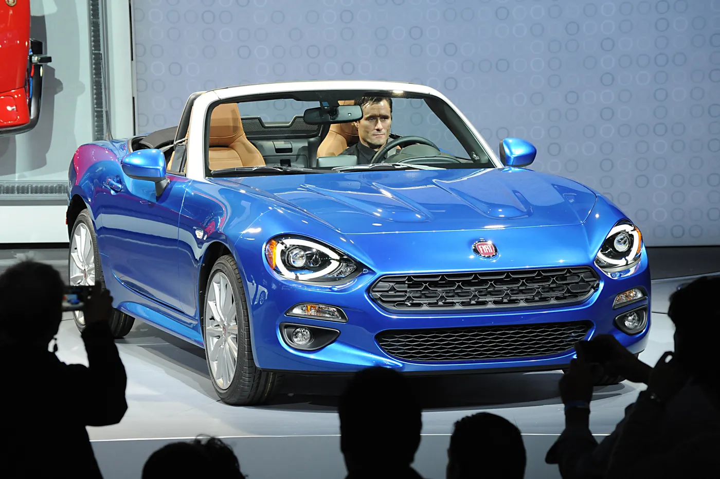 8441838-fiat-124-spider.jpg