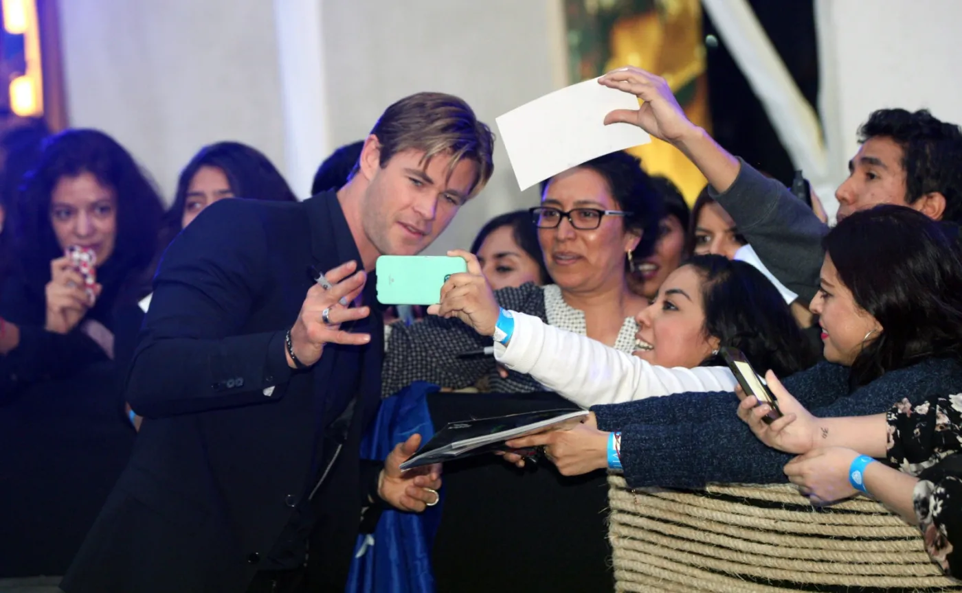 8466031-chris-hemsworth.jpg