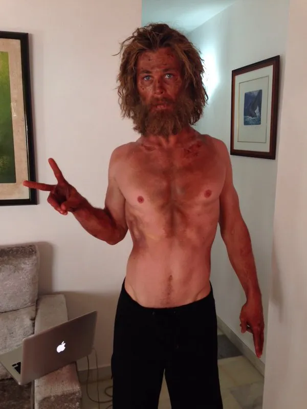 8466219-chris-hemsworth.jpg