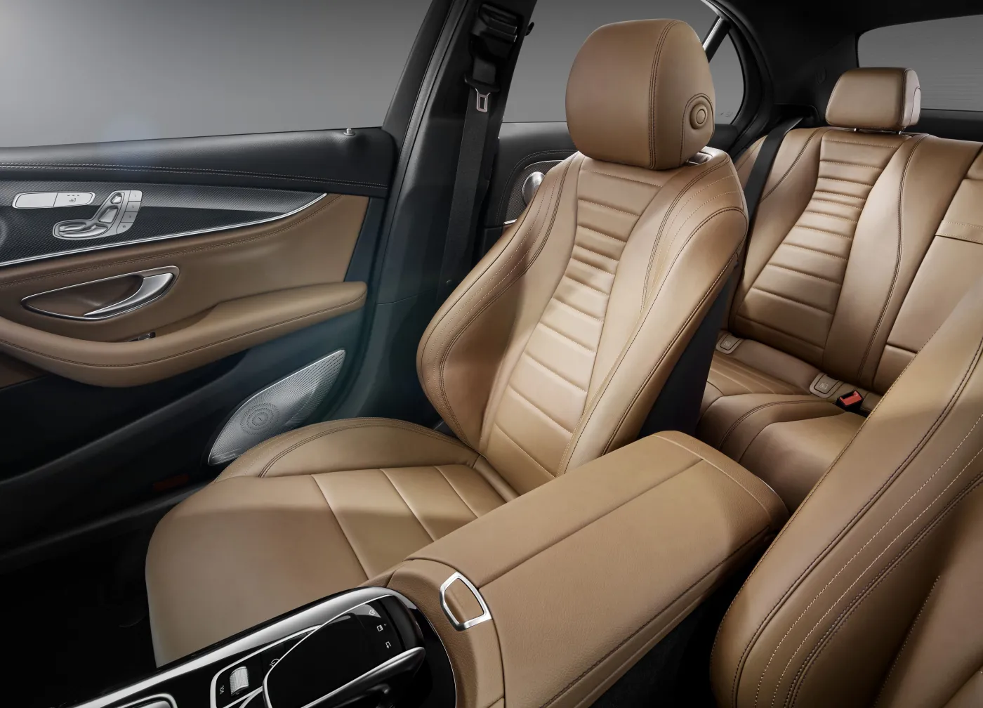 8520610-mercedes-klasy-e.jpg