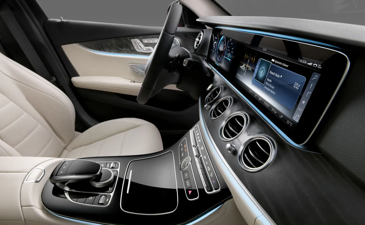 8520810-mercedes-klasy-e.jpg