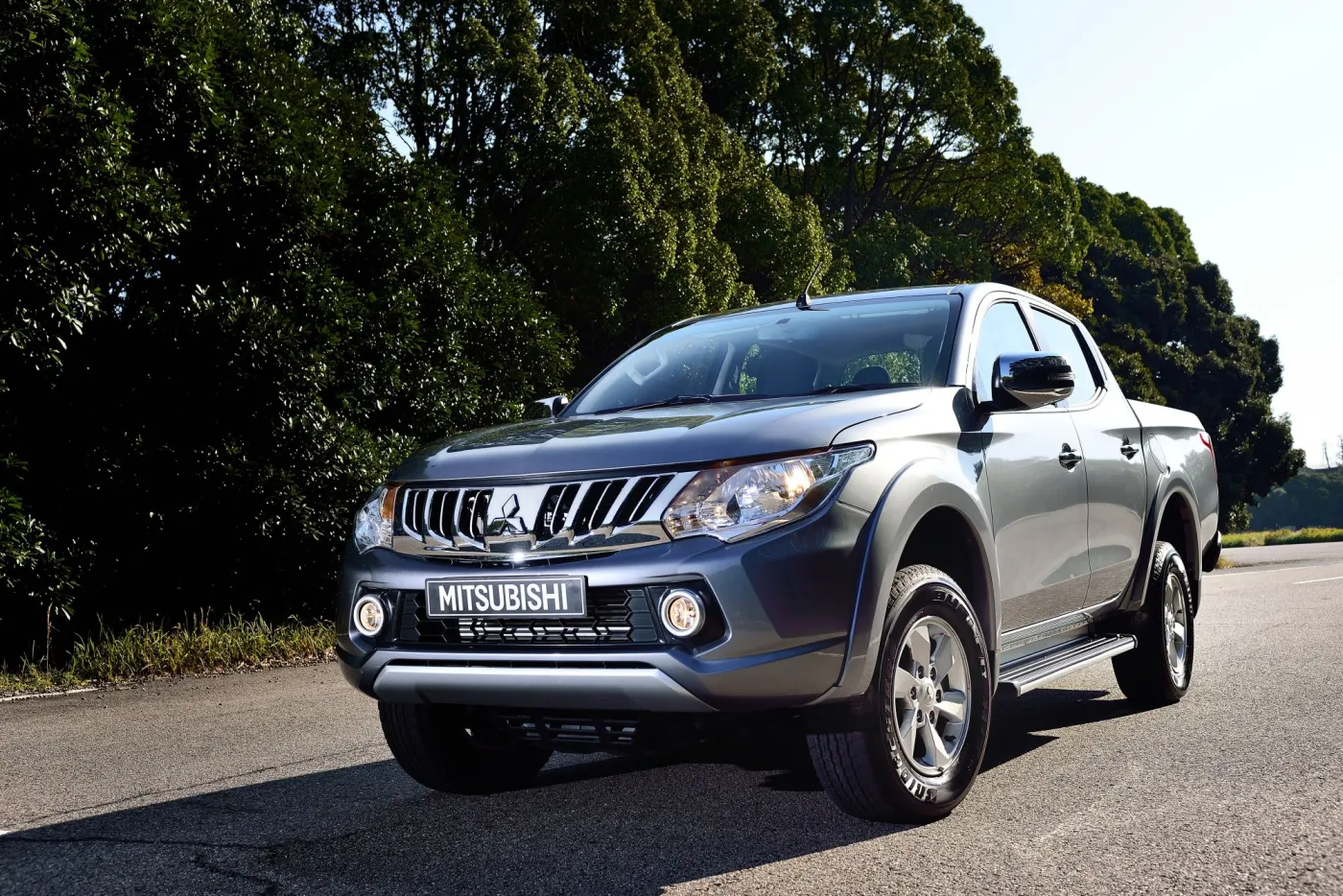 7650101-mitsubishi-l200.jpg
