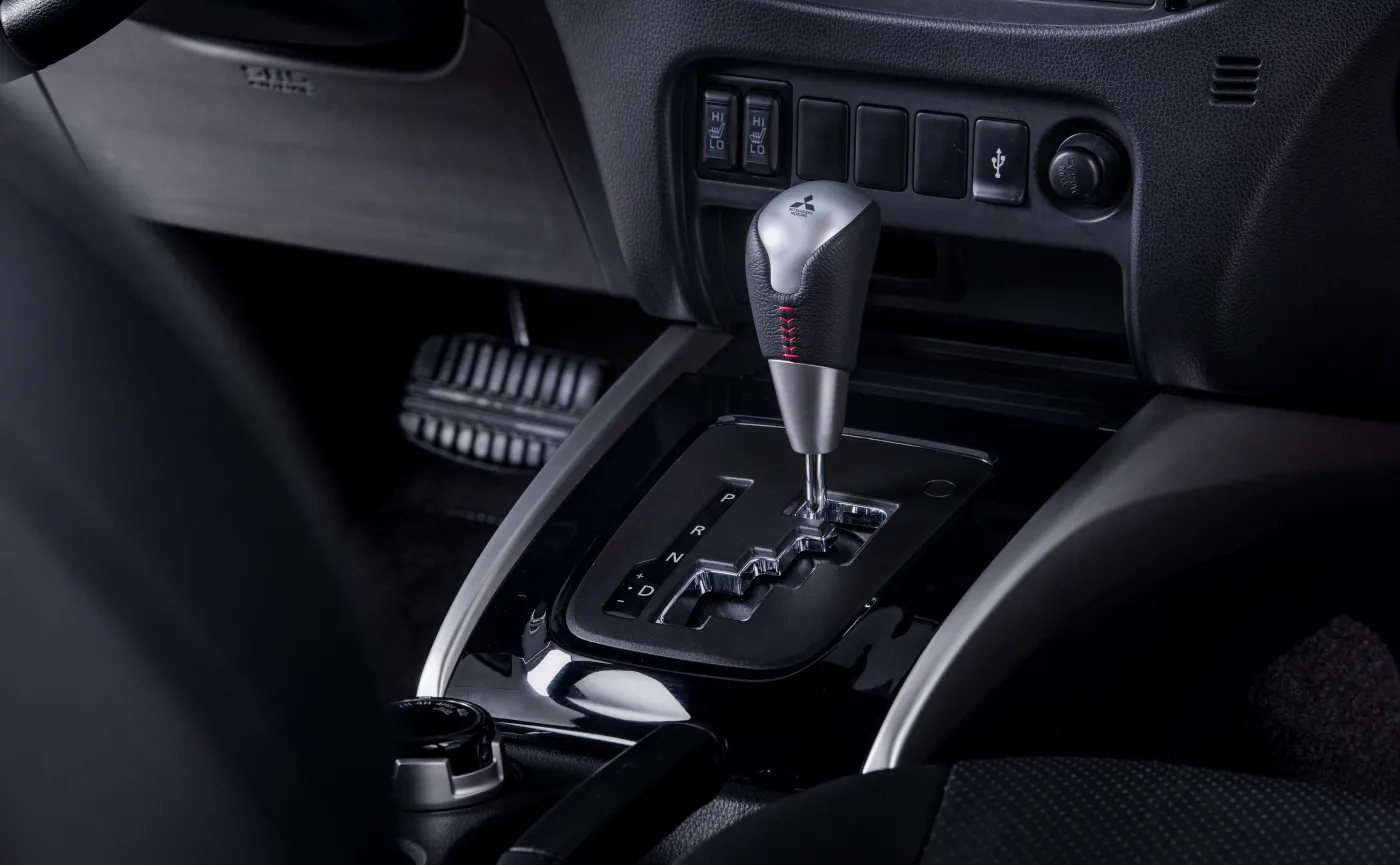 8521127-mitsubishi-l200.jpg