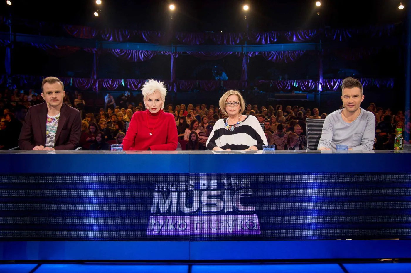 7480258-must-be-the-music.jpg