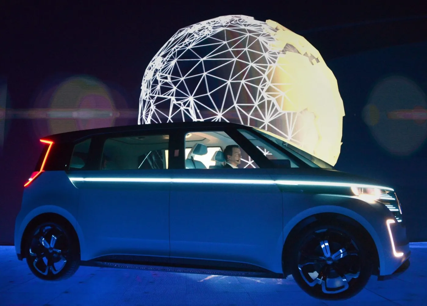 8609347-volkswagen-budd-e.jpg