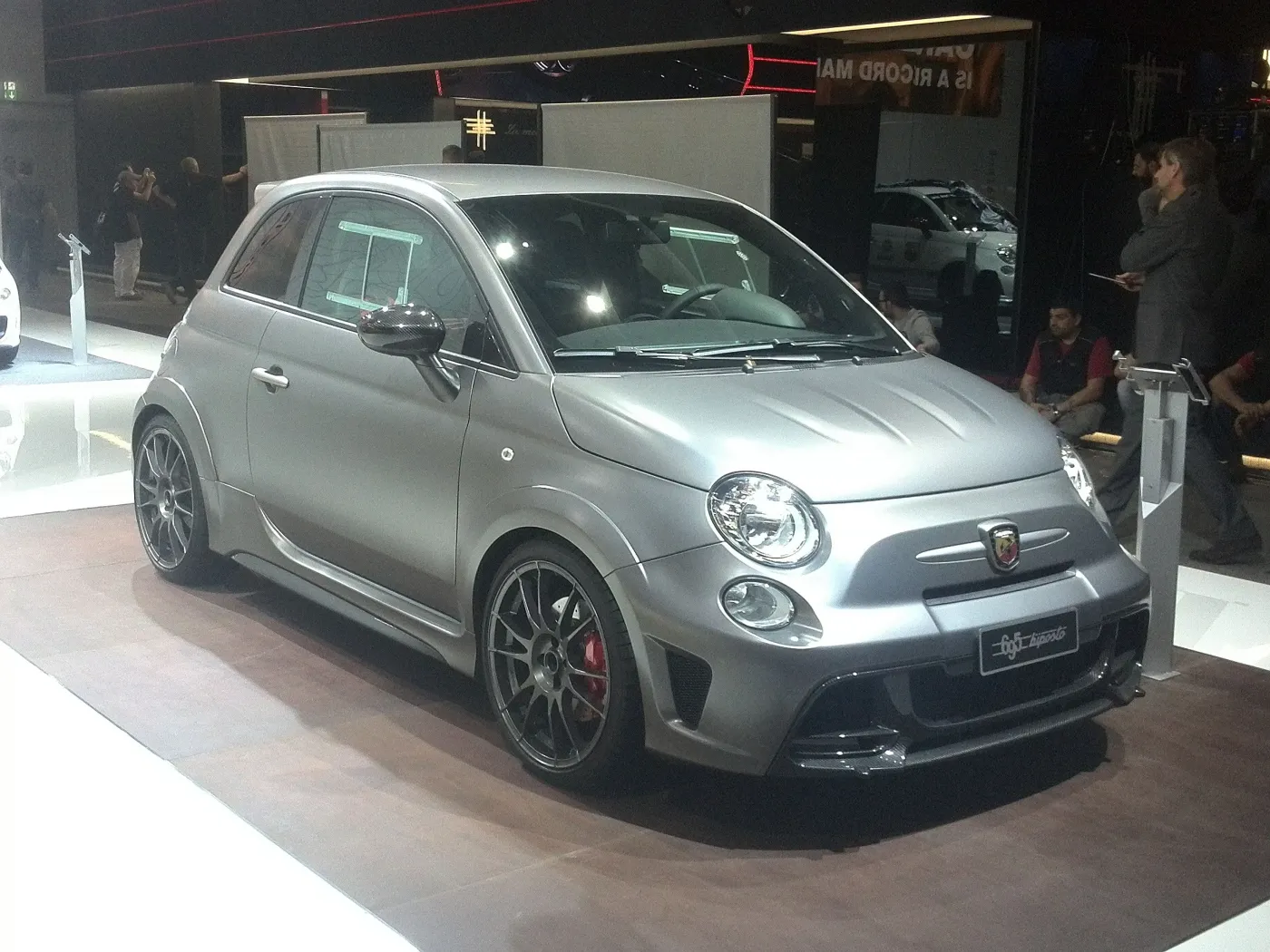 8208003-abarth-695-biposto.jpg