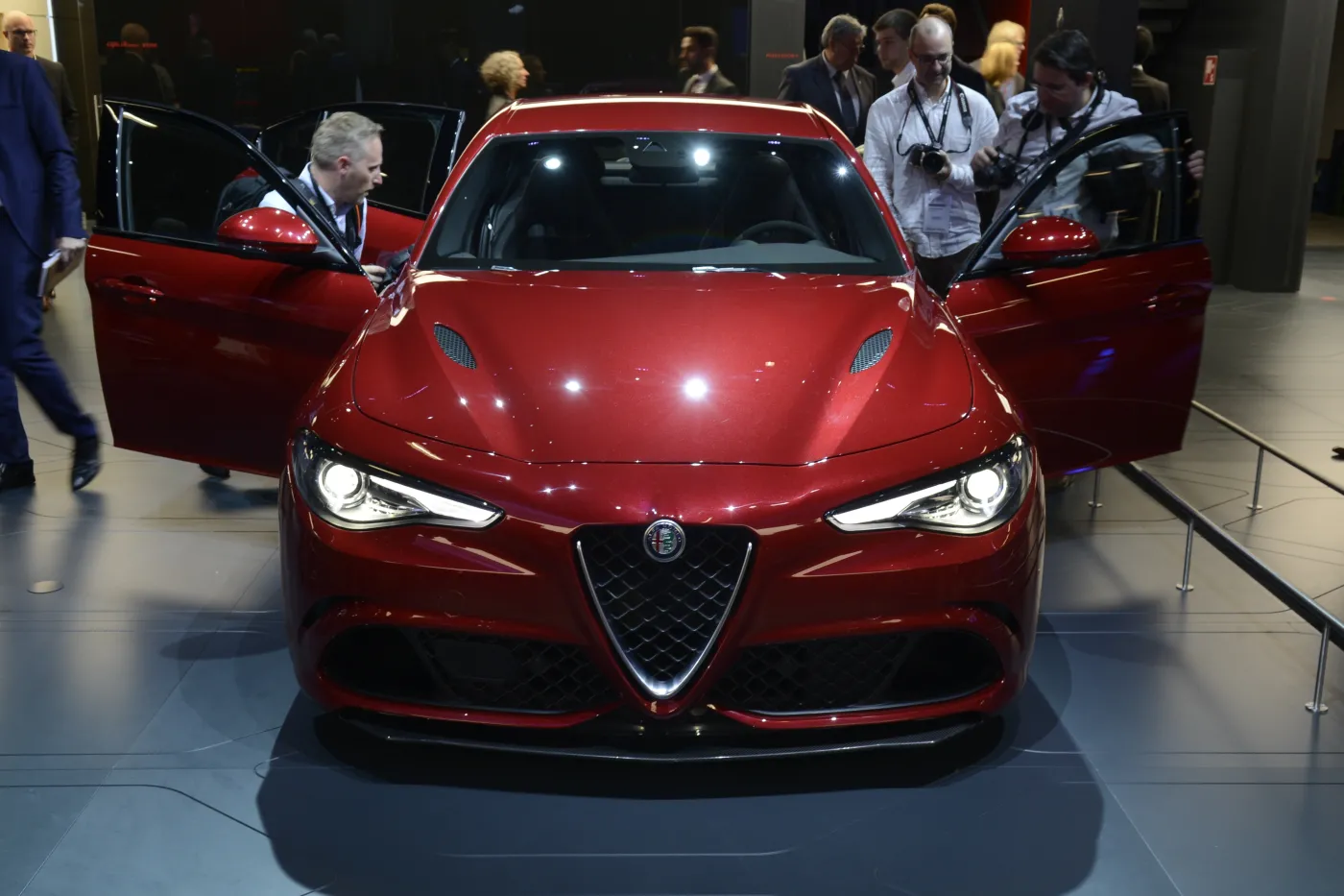 8211089-alfa-romeo-giulia.jpg