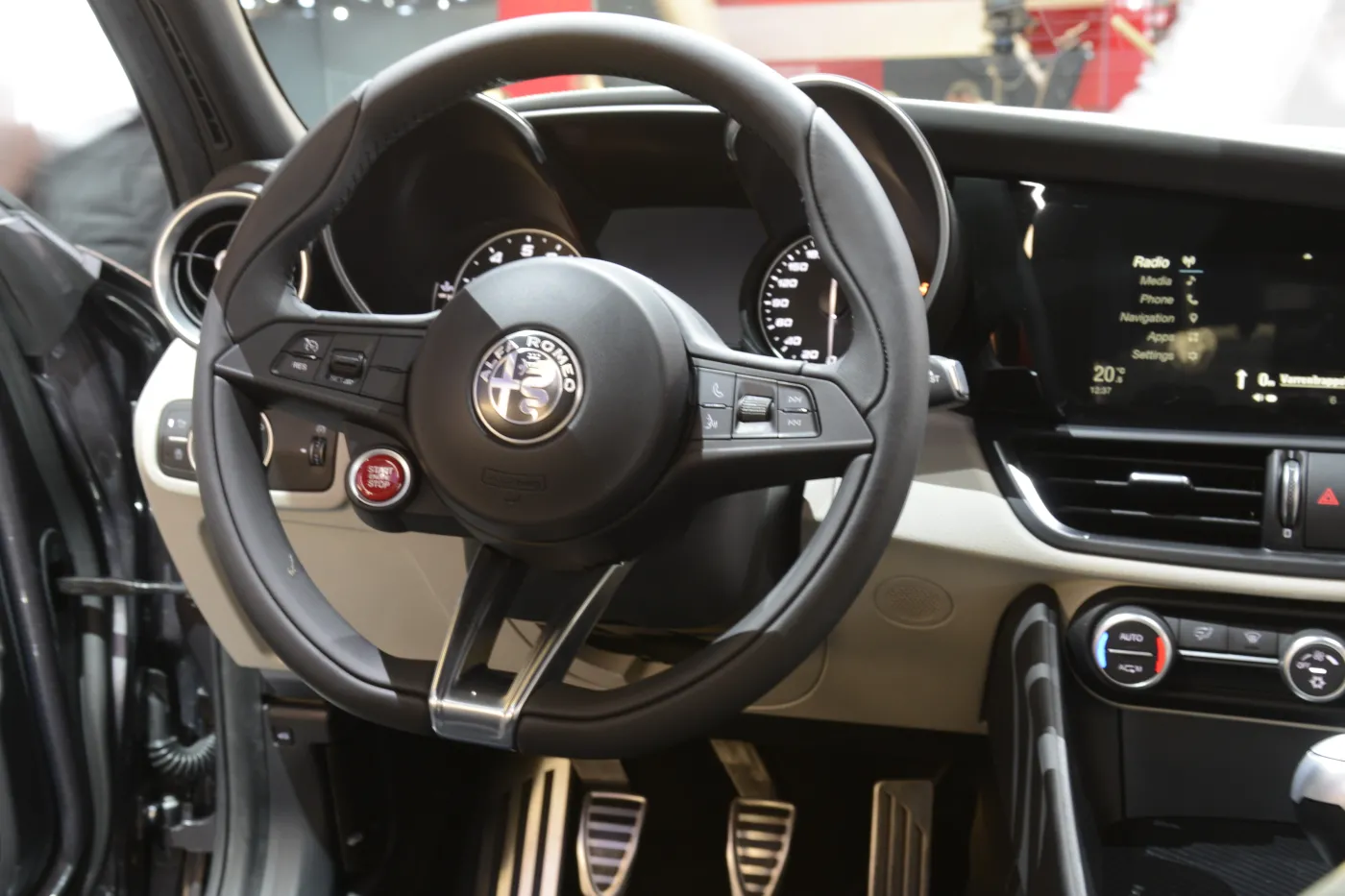 Sensacyjna premiera Alfy Romeo we Frankfurcie. Napędem zmiata BMW. ZDJĘCIA