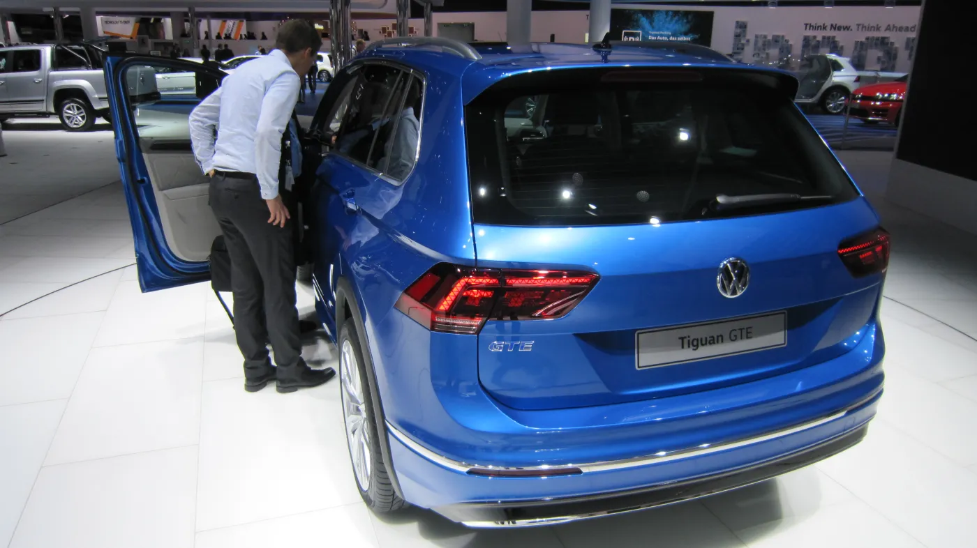 8216481-volkswagen-tiguan.jpg