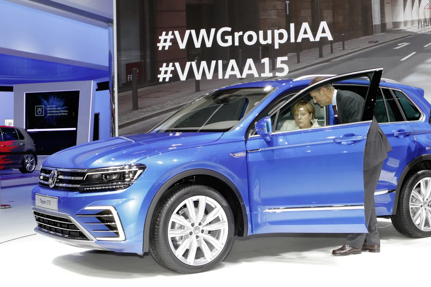 8227619-volkswagen-tiguan.jpg