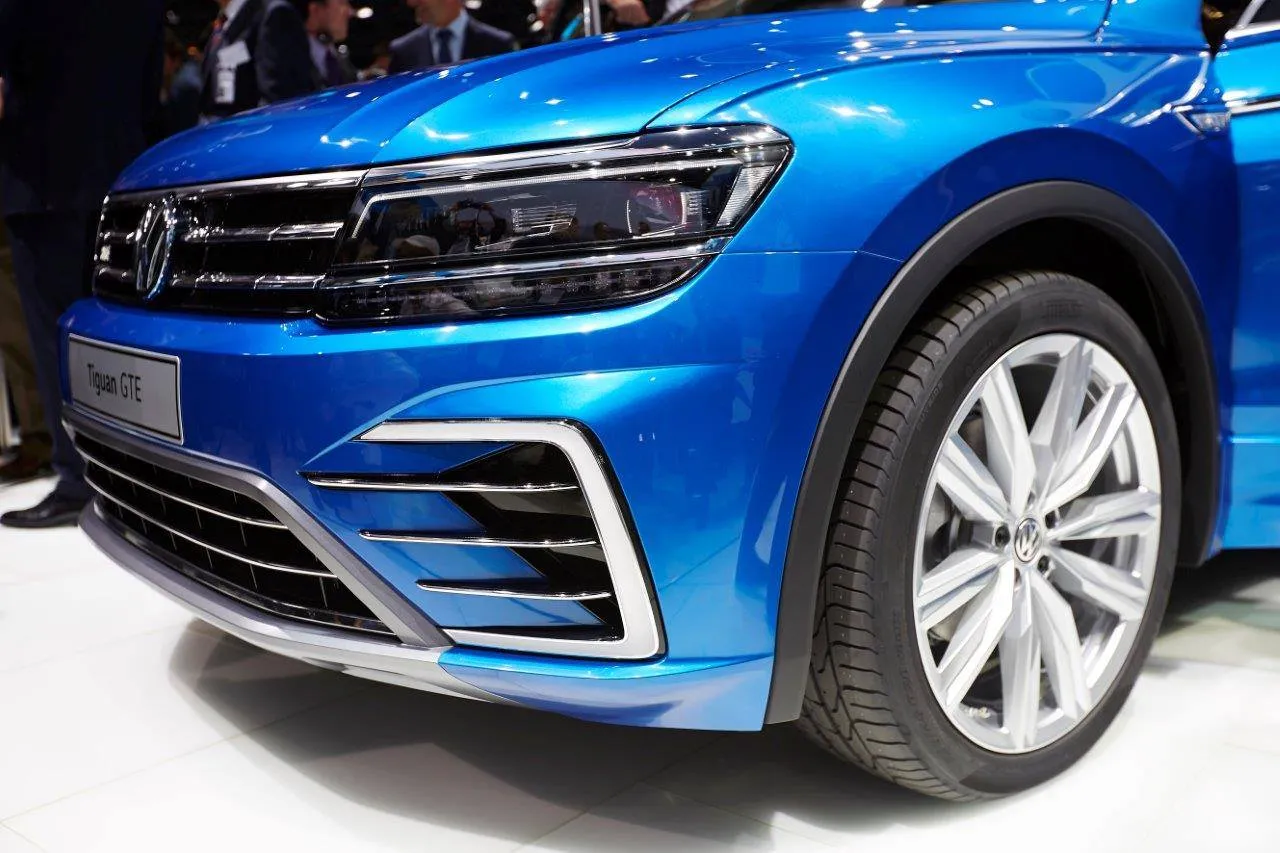 8227201-volkswagen-tiguan.jpg