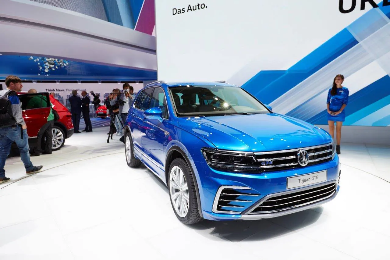 8227258-volkswagen-tiguan.jpg