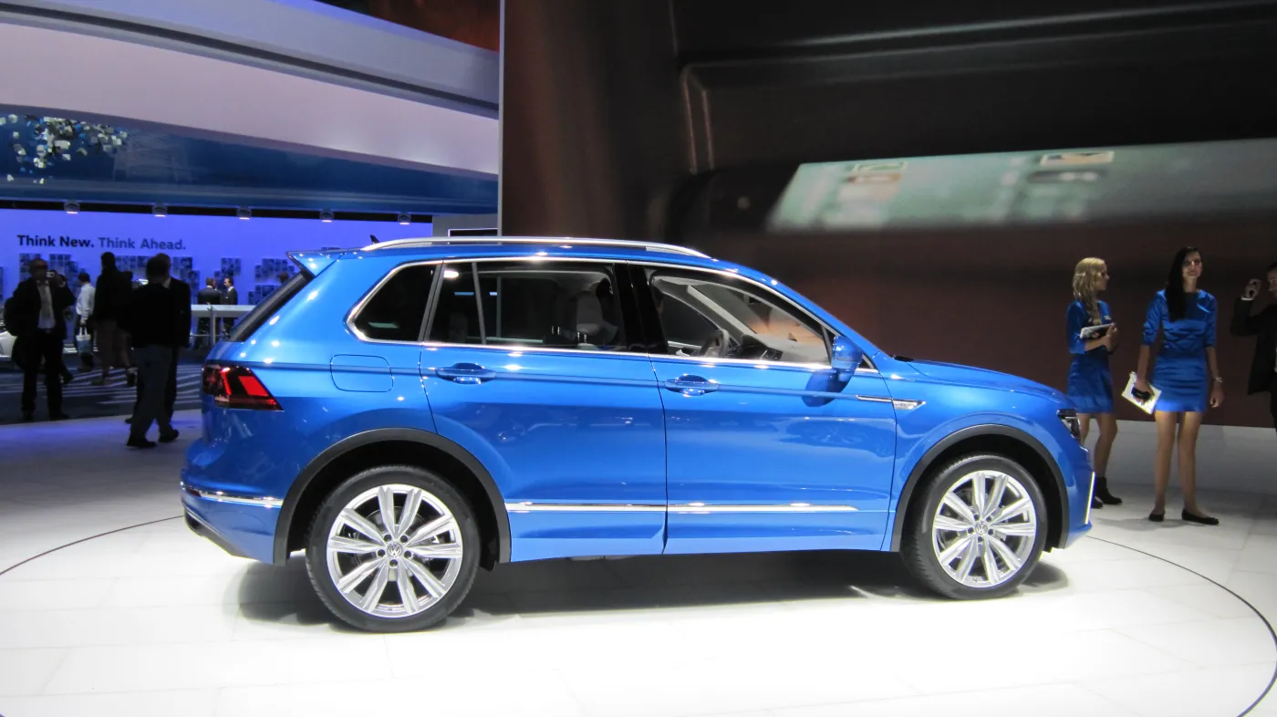 8227378-volkswagen-tiguan.jpg