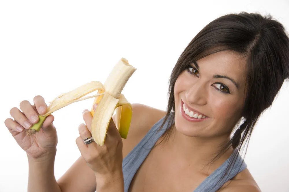 6849255-kobieta-z-bananem.jpg