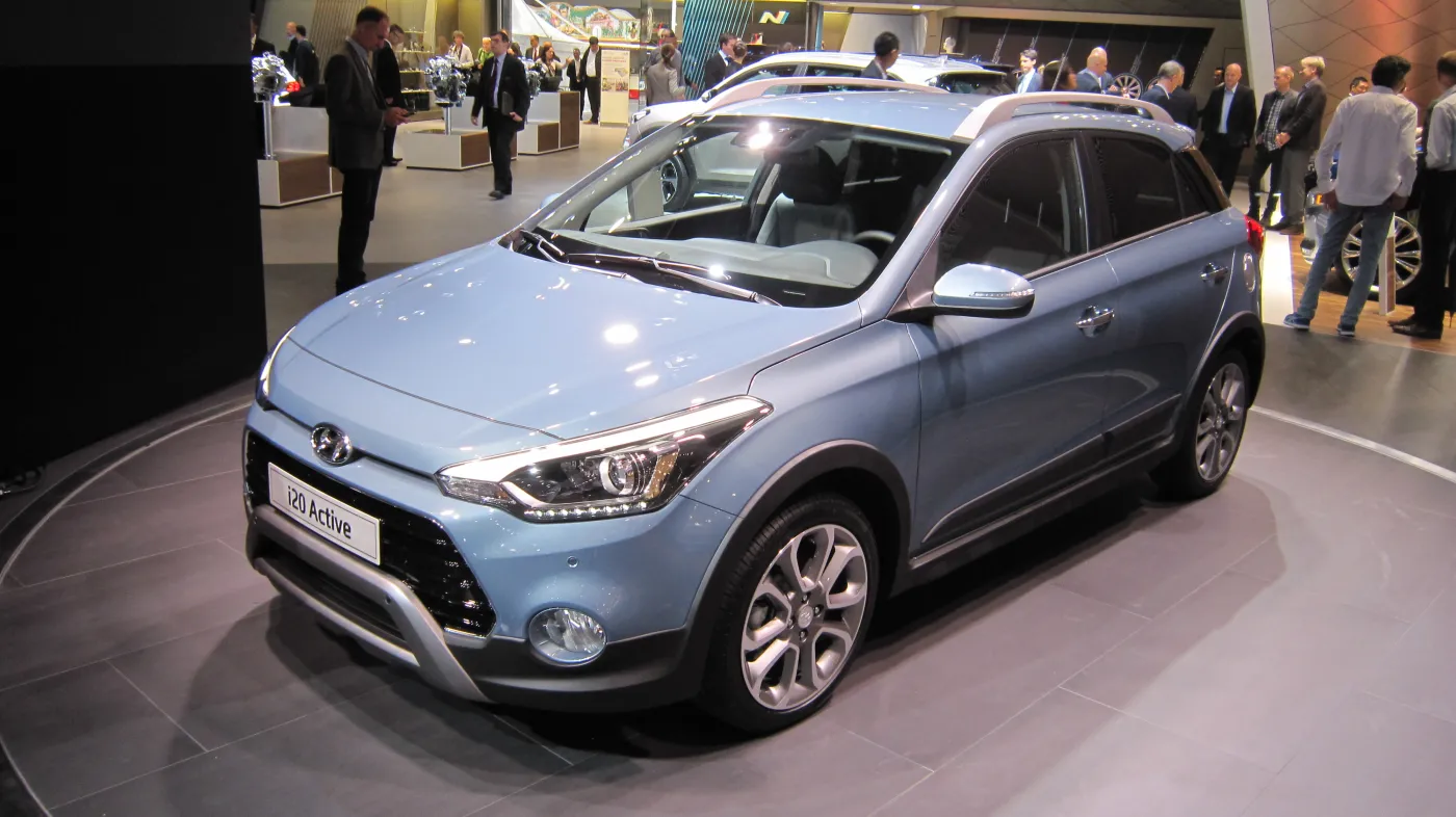 8281718-hyundai-i20-active.jpg