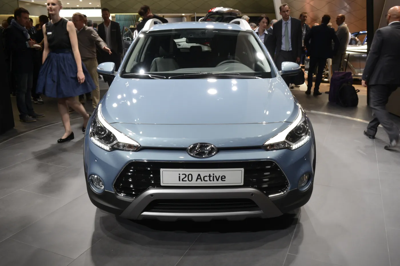 8281919-hyundai-i20-active.jpg