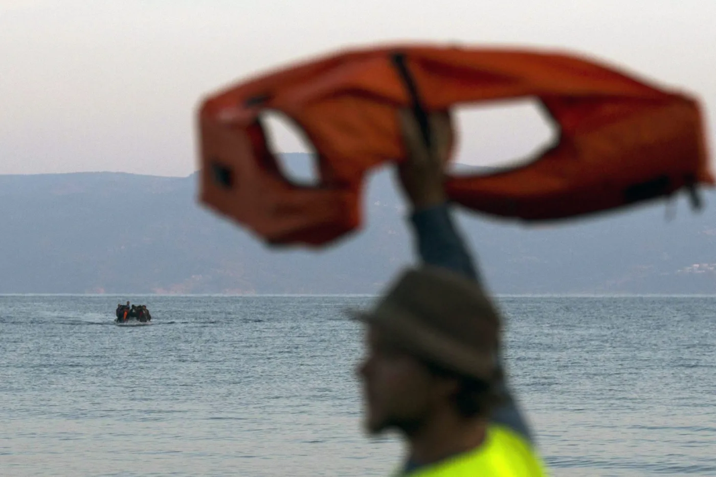 8283629-uchodzcy-na-lesbos.jpg