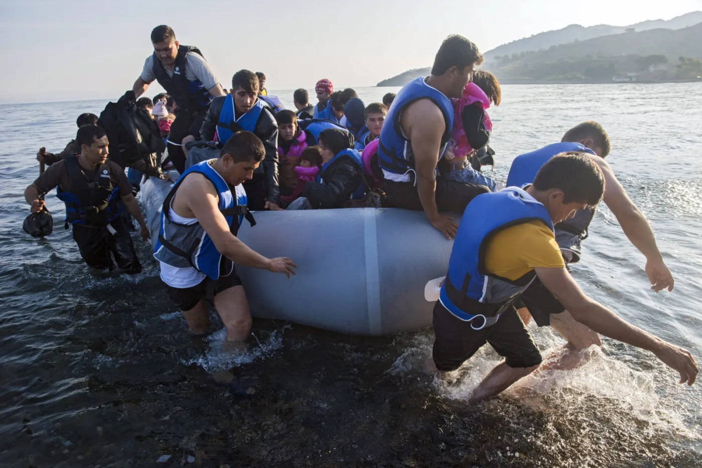 8283693-uchodzcy-na-lesbos.jpg