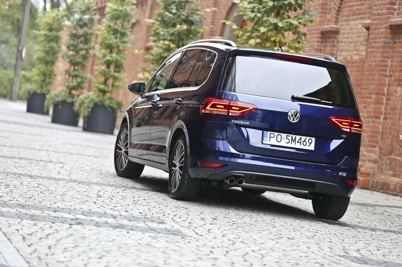 8343966-volkswagen-touran.jpg