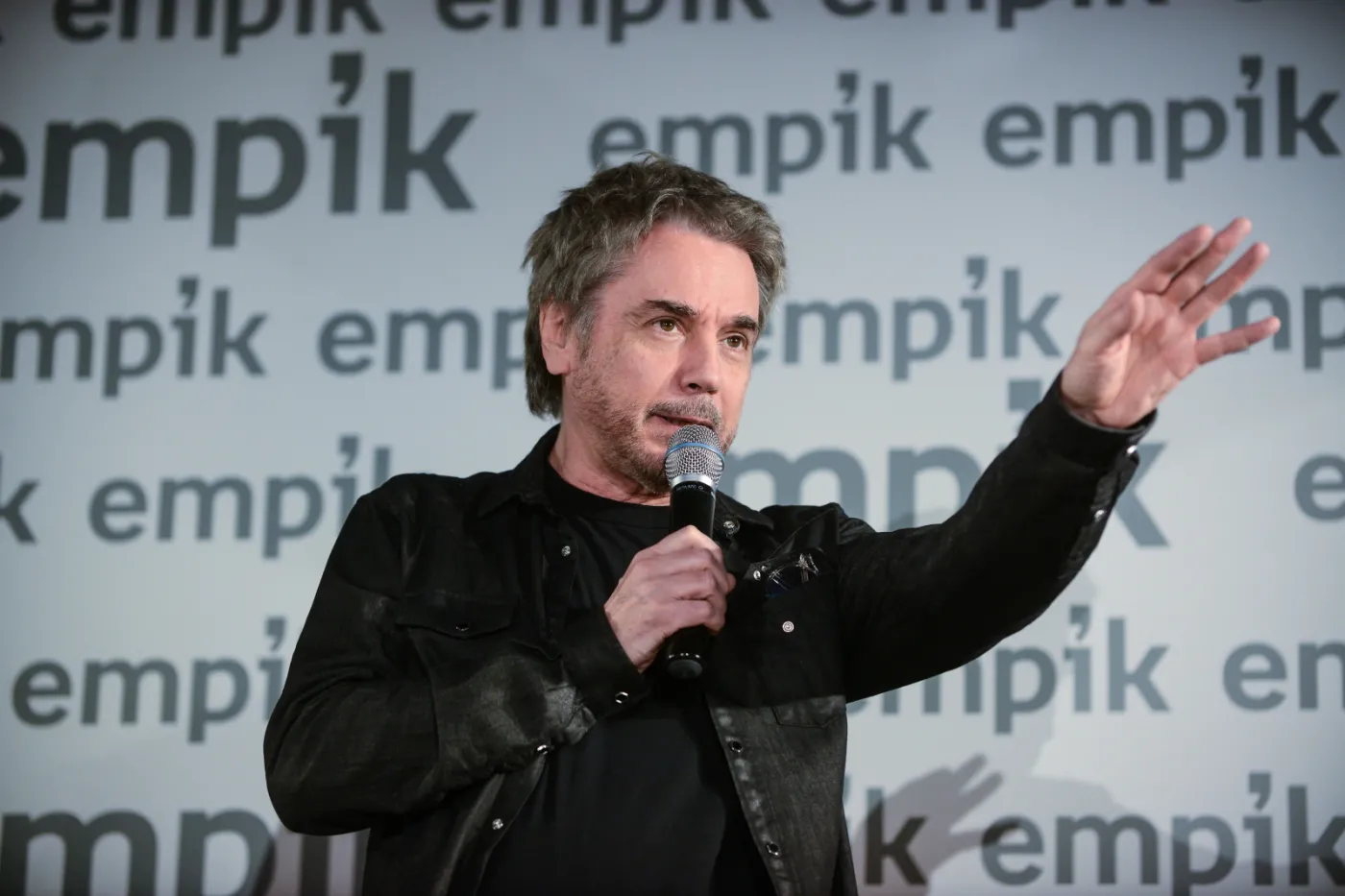 8348438-jean-michel-jarre.jpg
