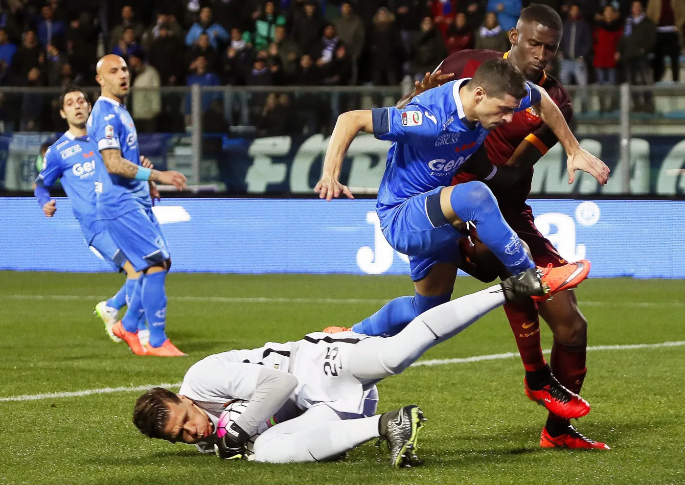 Liga włoska: Roma lepsza od Empoli w "polskim" meczu. Porażka Torino. WIDEO