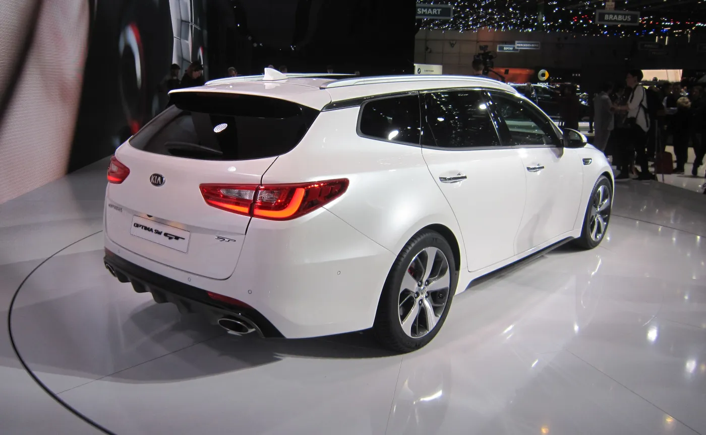 8804815-kia-optima-kombi.jpg