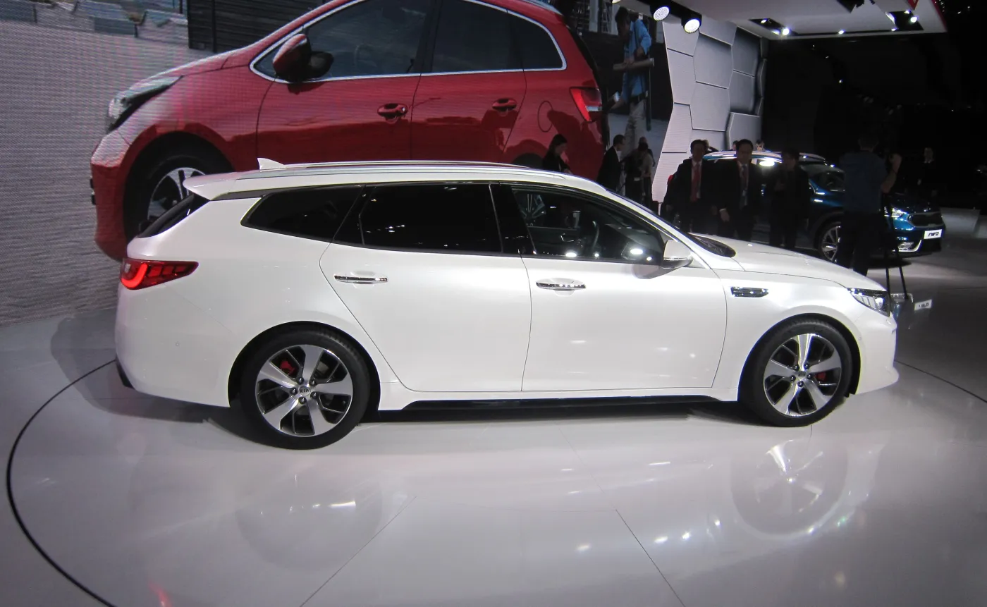 8804879-kia-optima-kombi.jpg