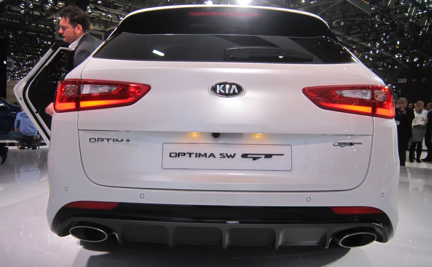 8804943-kia-optima-kombi.jpg