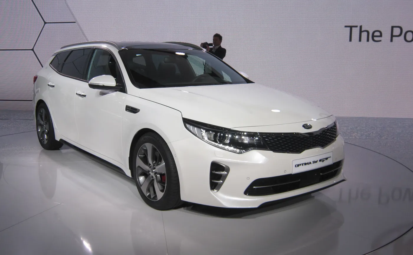 8804975-kia-optima-kombi.jpg