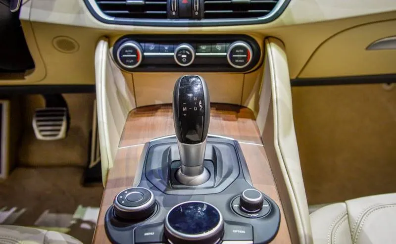8812928-alfa-romeo-giulia.jpg