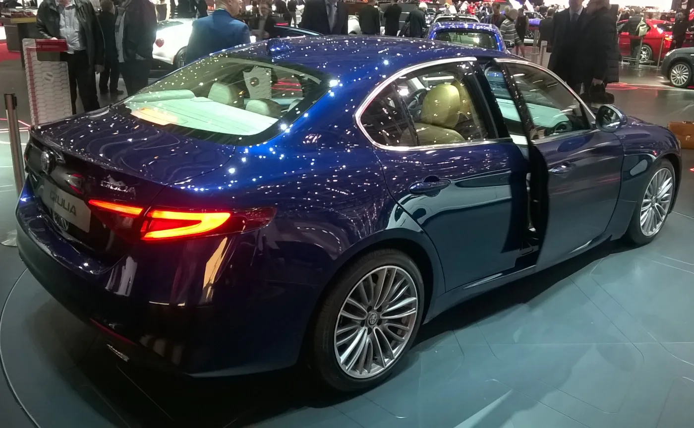 8812035-alfa-romeo-giulia.jpg