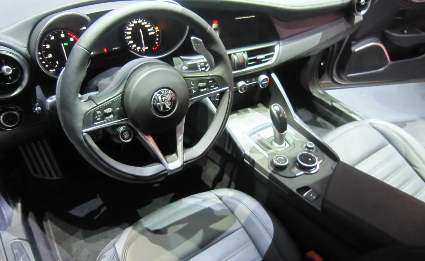 8812098-alfa-romeo-giulia.jpg