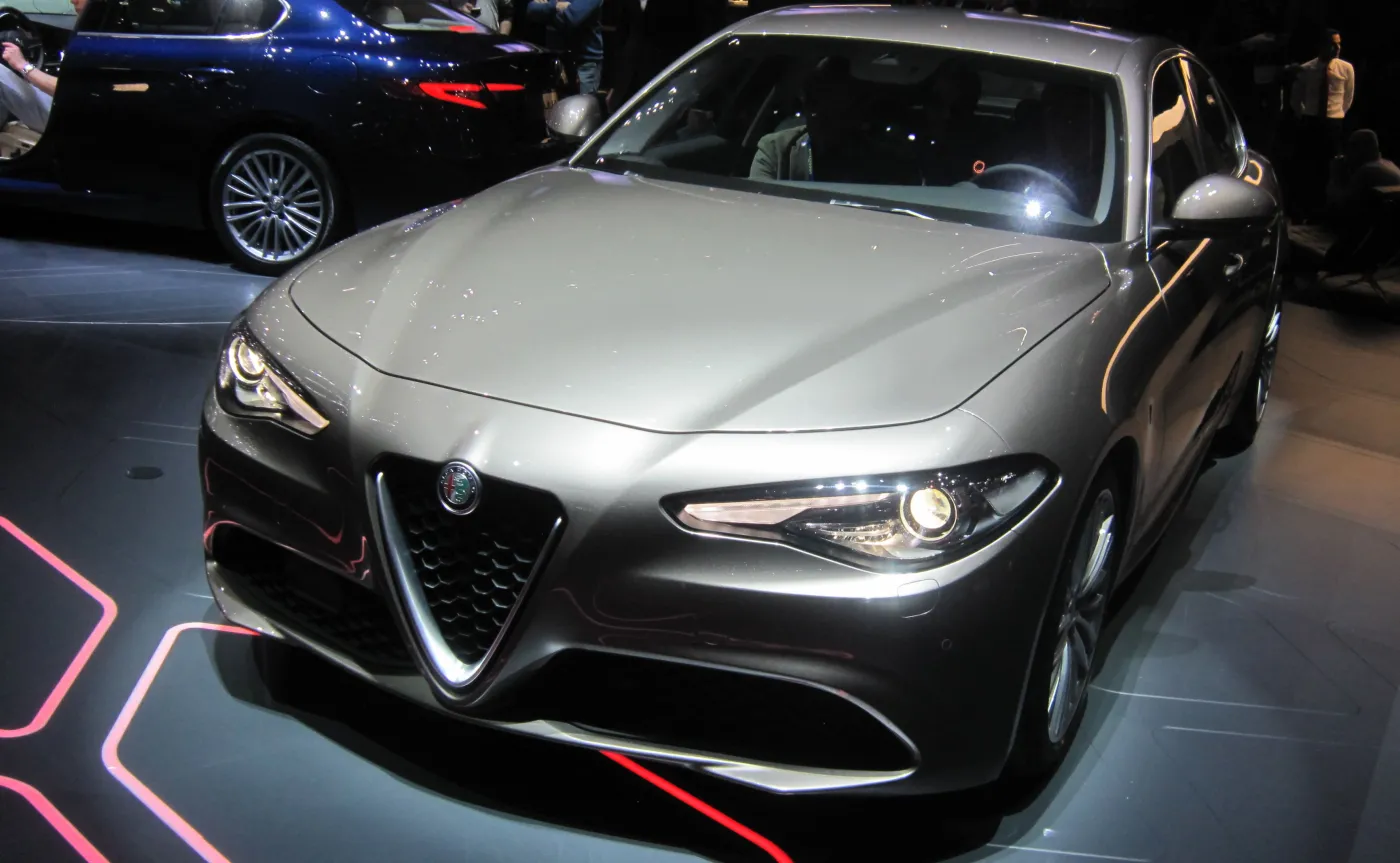 8812130-alfa-romeo-giulia.jpg