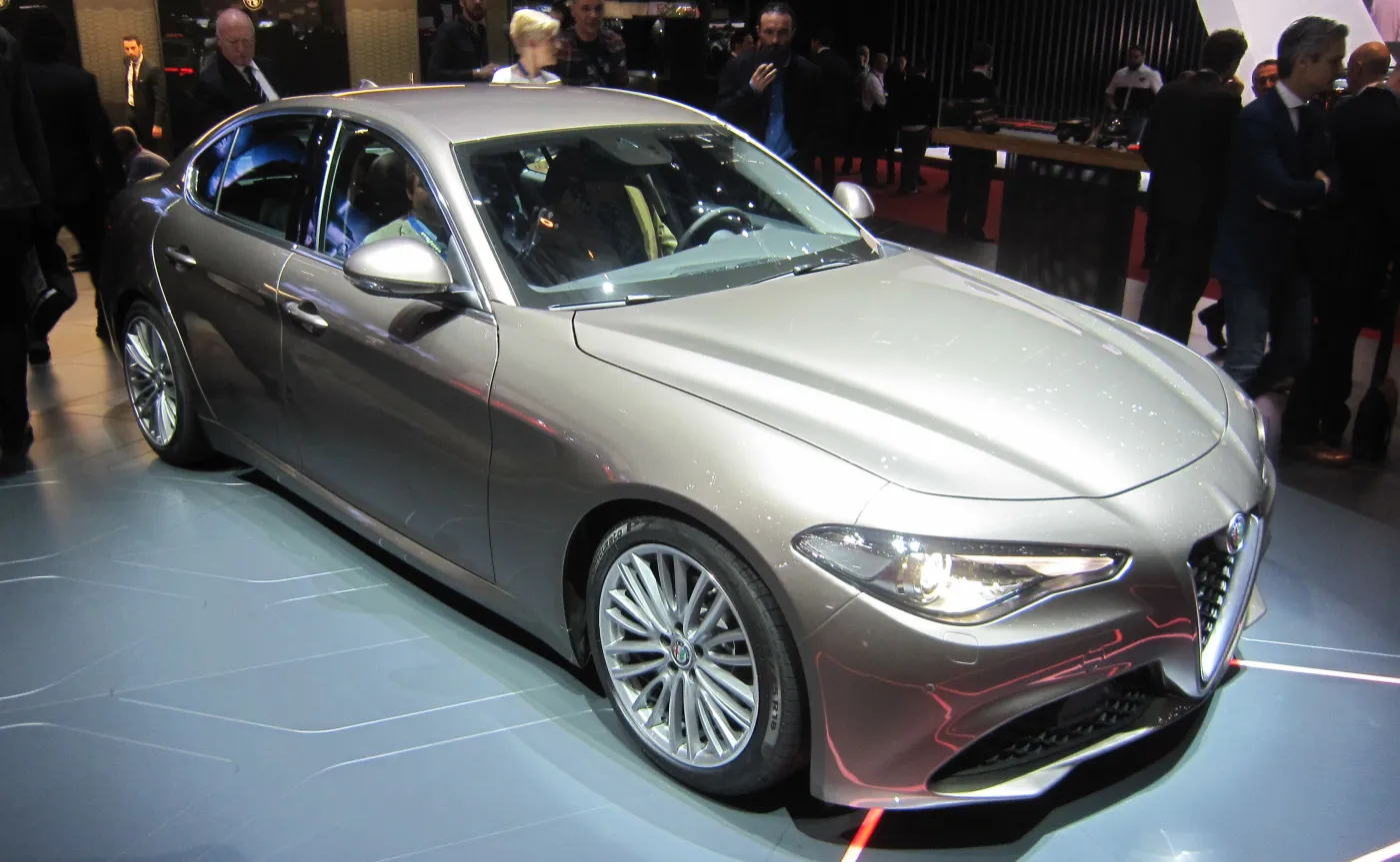 8812196-alfa-romeo-giulia.jpg
